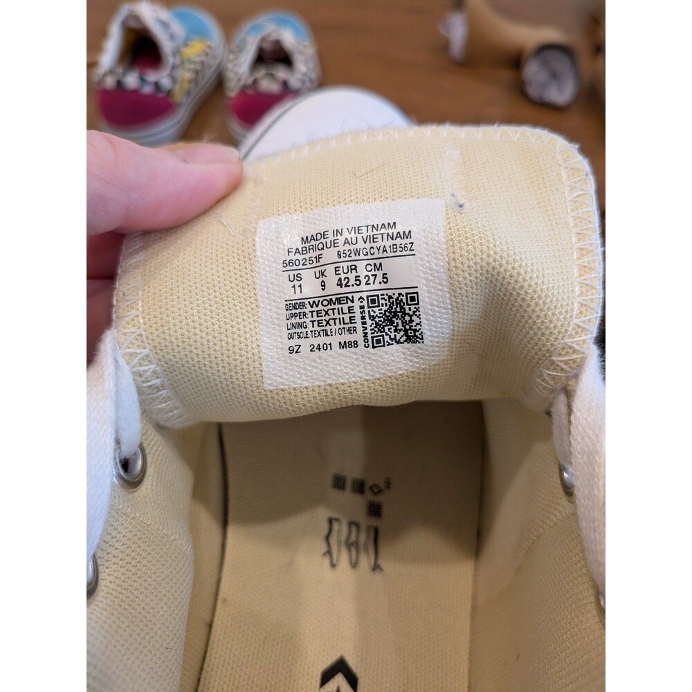 Platform, Converse - image 6